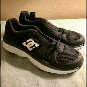 Boys dc shoes size 1. 5